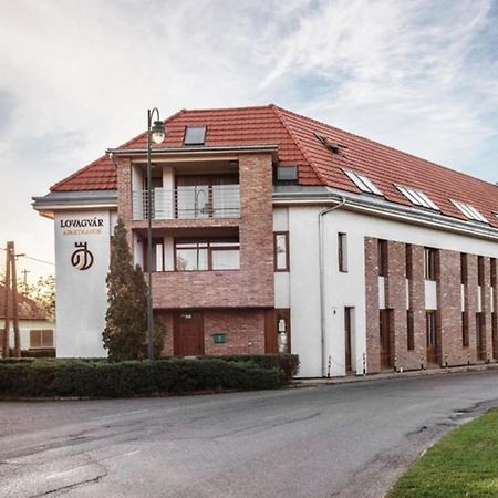 Lovagvar Apartments Gyula Eksteriør bilde