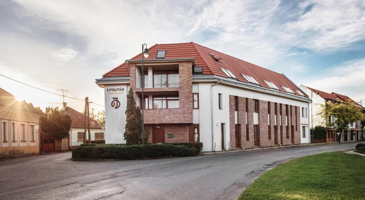 Lovagvar Apartments Gyula Eksteriør bilde