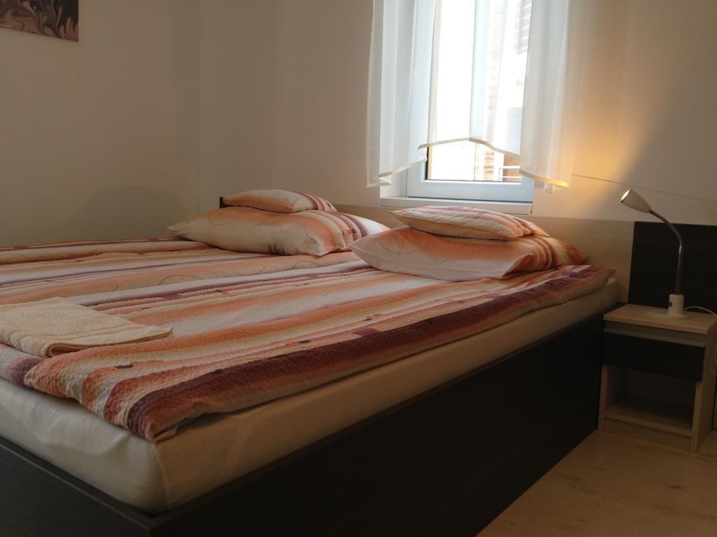 Lovagvar Apartments Gyula Rom bilde